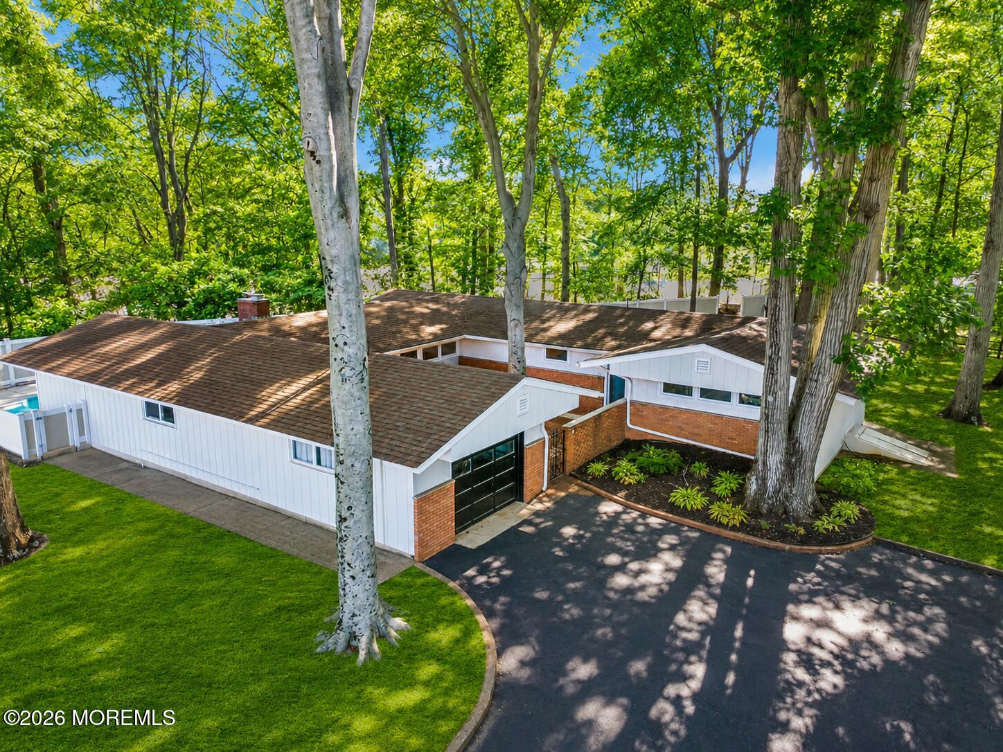 10 Woodland Terrace Lincroft NJ 07738