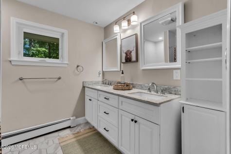 10 Woodland Terrace Lincroft NJ 07738
