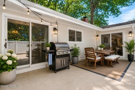 10 Woodland Terrace Lincroft NJ 07738