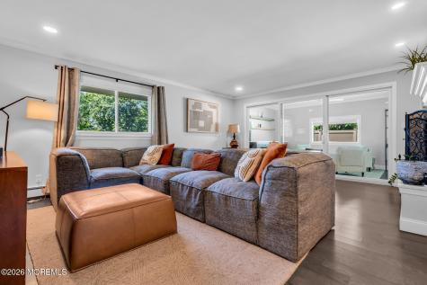10 Woodland Terrace Lincroft NJ 07738
