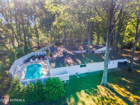 10 Woodland Terrace Lincroft NJ 07738