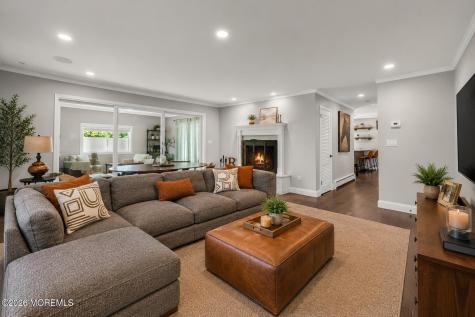 10 Woodland Terrace Lincroft NJ 07738