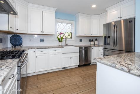 4 Woodland Road Holmdel NJ 07733