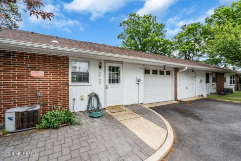 679B New Castle Court Lakewood NJ 08701