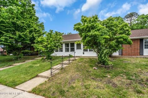 679B New Castle Court Lakewood NJ 08701