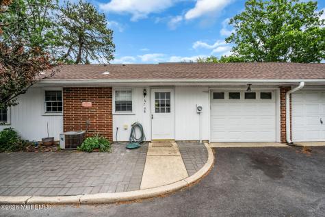 679B New Castle Court Lakewood NJ 08701