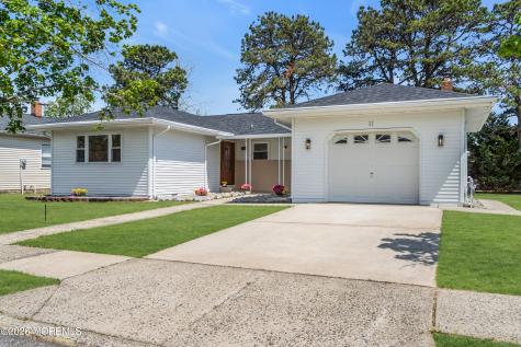 11 Tampa Lane Toms River NJ 08757