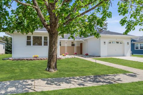11 Tampa Lane Toms River NJ 08757