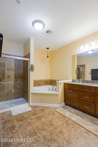 319 Regency Place Woodbridge NJ 07095