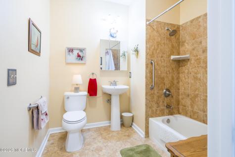 319 Regency Place Woodbridge NJ 07095