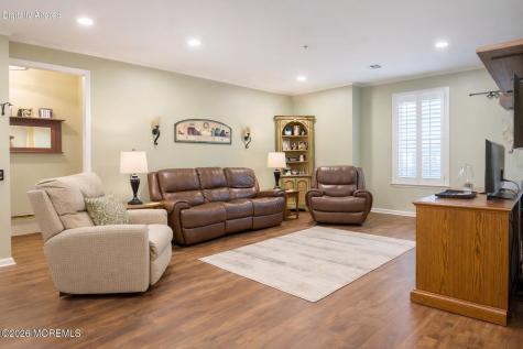 319 Regency Place Woodbridge NJ 07095