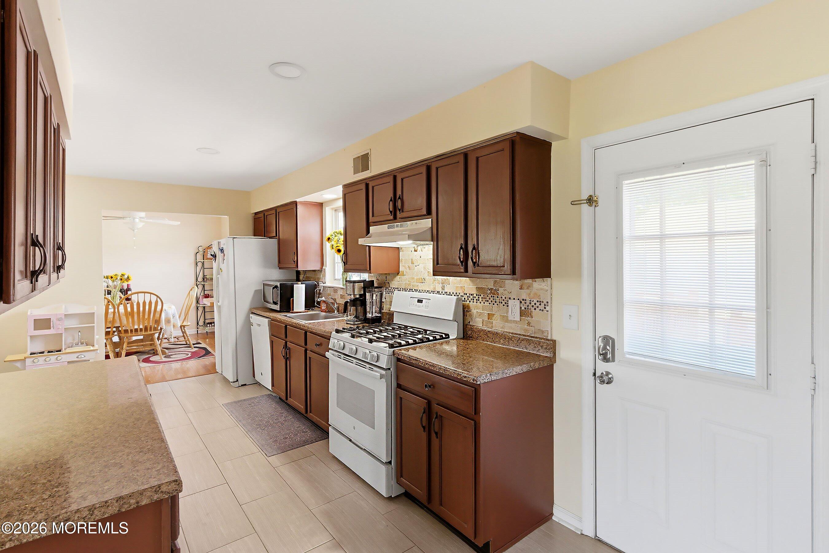 16 Cherry Street Beachwood NJ 08722