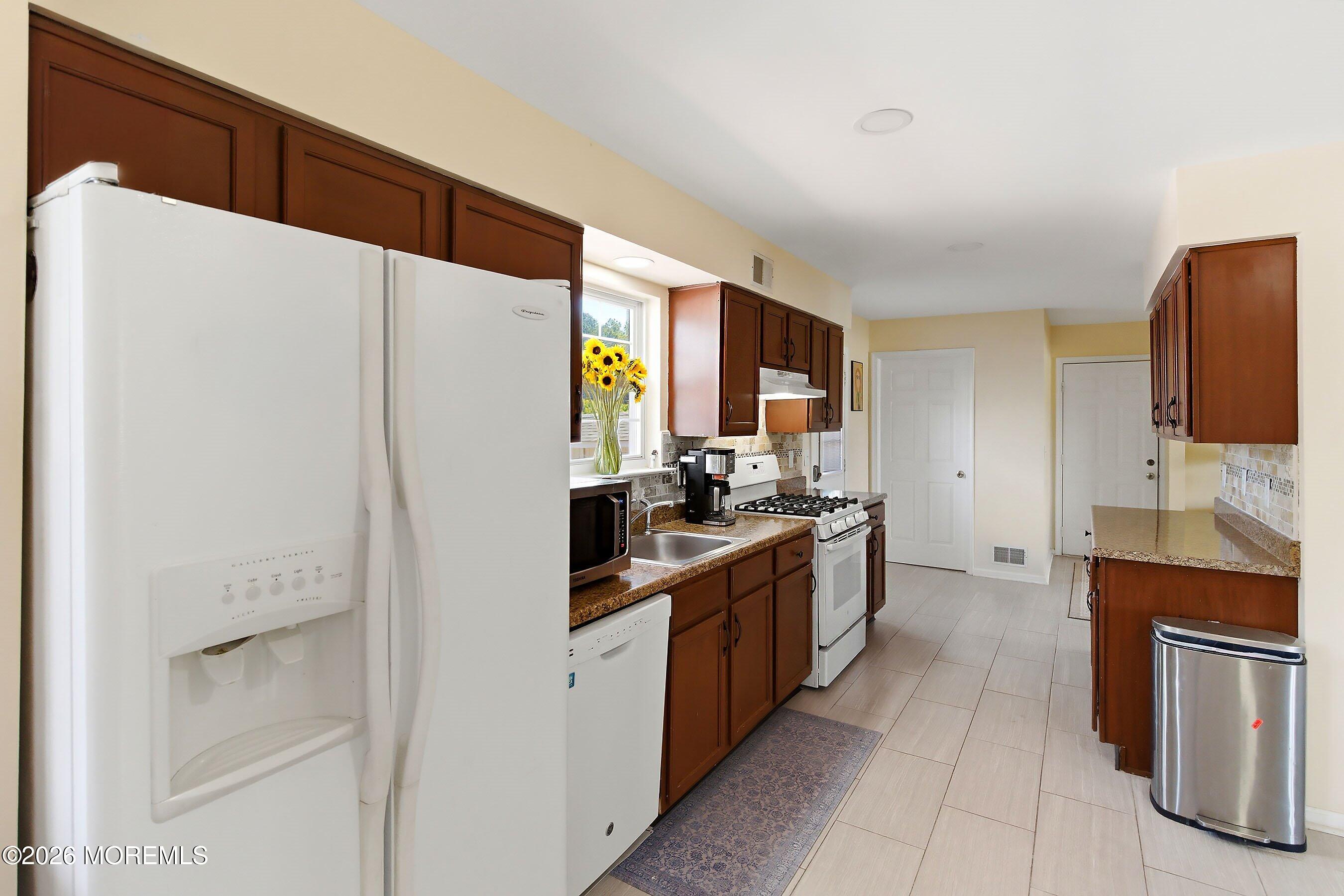 16 Cherry Street Beachwood NJ 08722