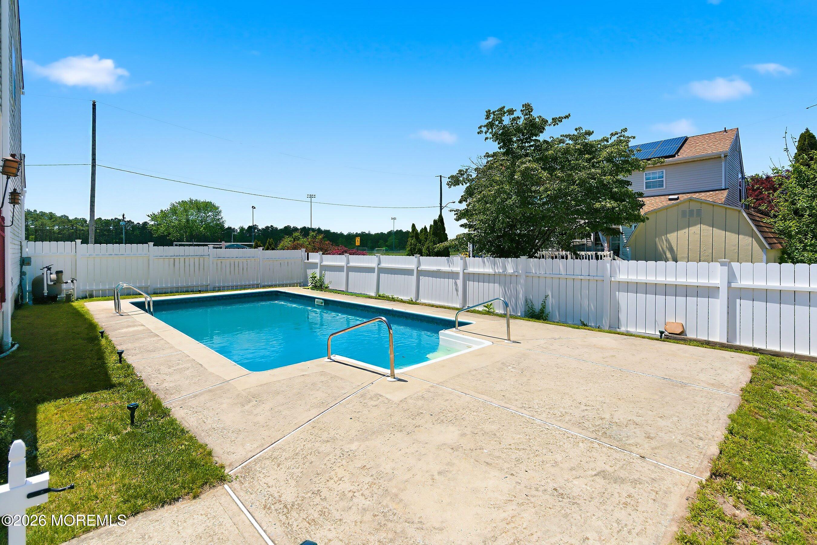 16 Cherry Street Beachwood NJ 08722