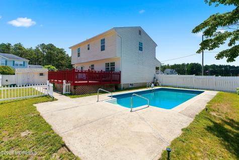 16 Cherry Street Beachwood NJ 08722