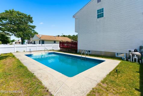 16 Cherry Street Beachwood NJ 08722