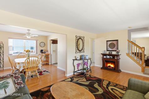 16 Cherry Street Beachwood NJ 08722