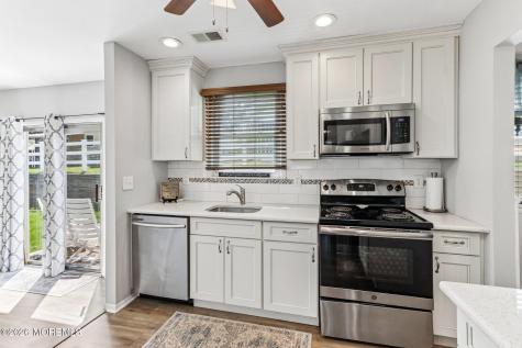 23 Chelsea Drive Whiting NJ 08759