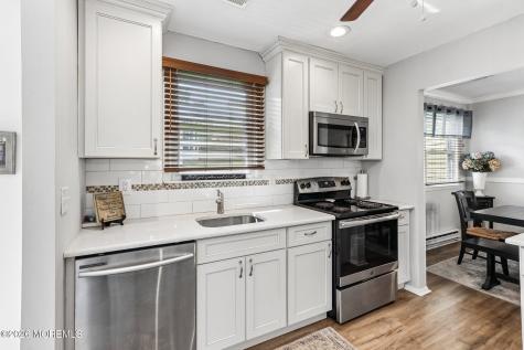 23 Chelsea Drive Whiting NJ 08759