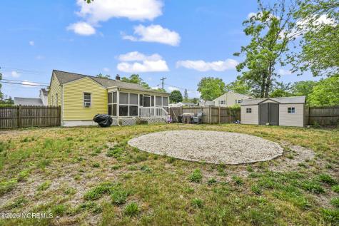352 Leeward Avenue Beachwood NJ 08722