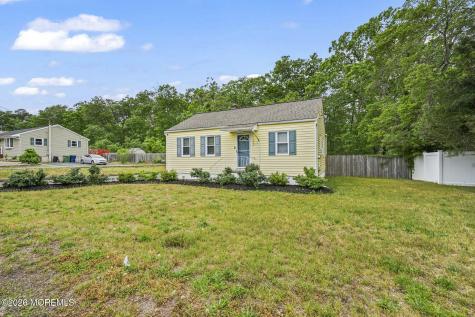 352 Leeward Avenue Beachwood NJ 08722