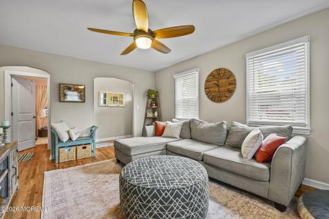 352 Leeward Avenue Beachwood NJ 08722