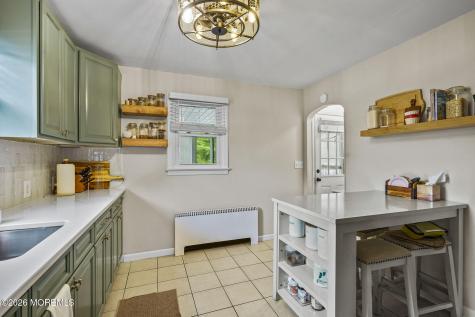 352 Leeward Avenue Beachwood NJ 08722