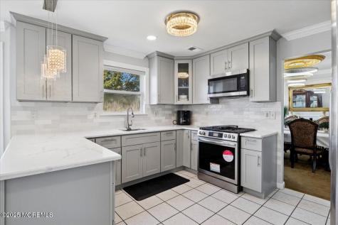 2 Higgins Court Howell NJ 07731