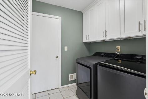 2 Higgins Court Howell NJ 07731