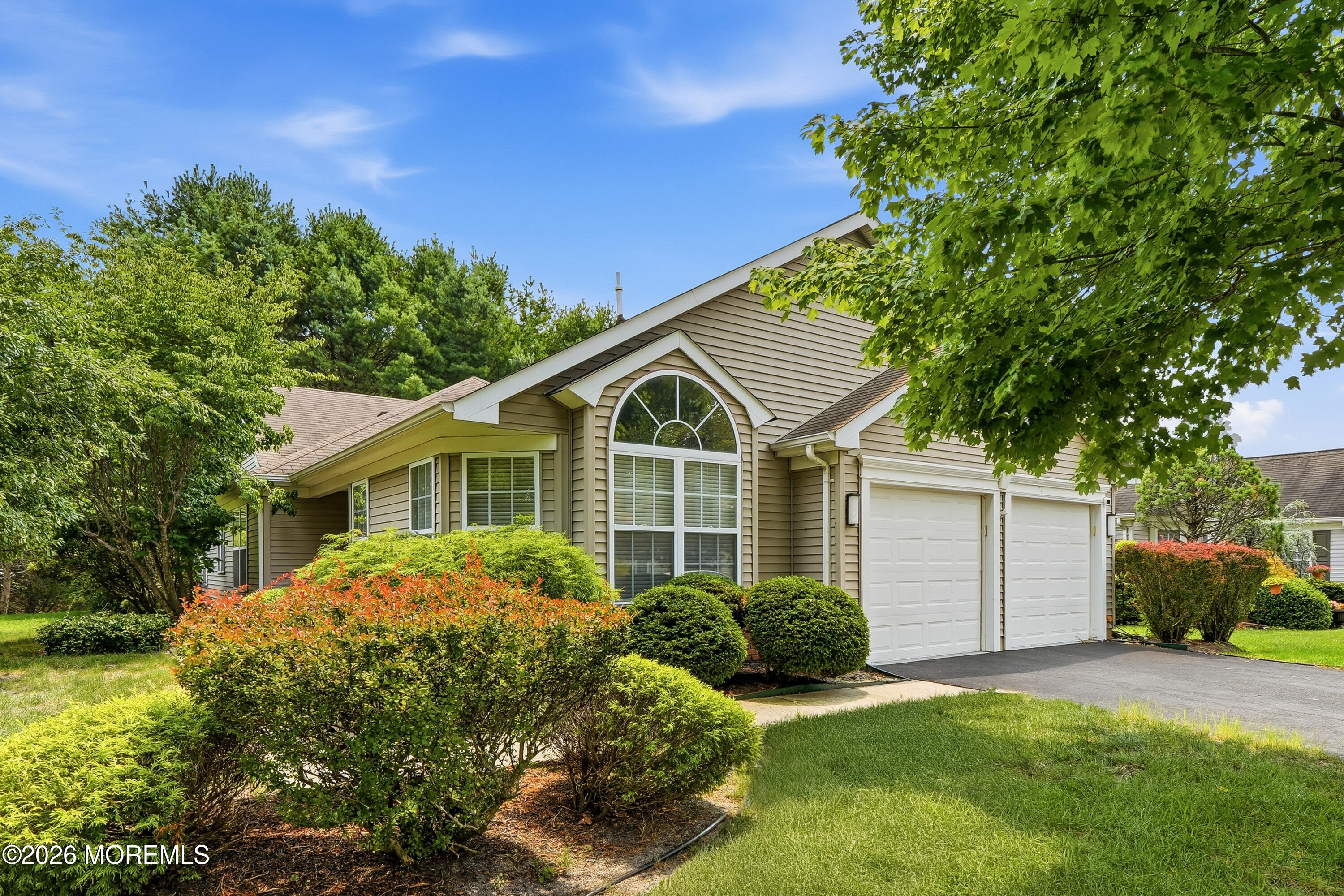 39 Valley Stream Lane Lakewood NJ 08701