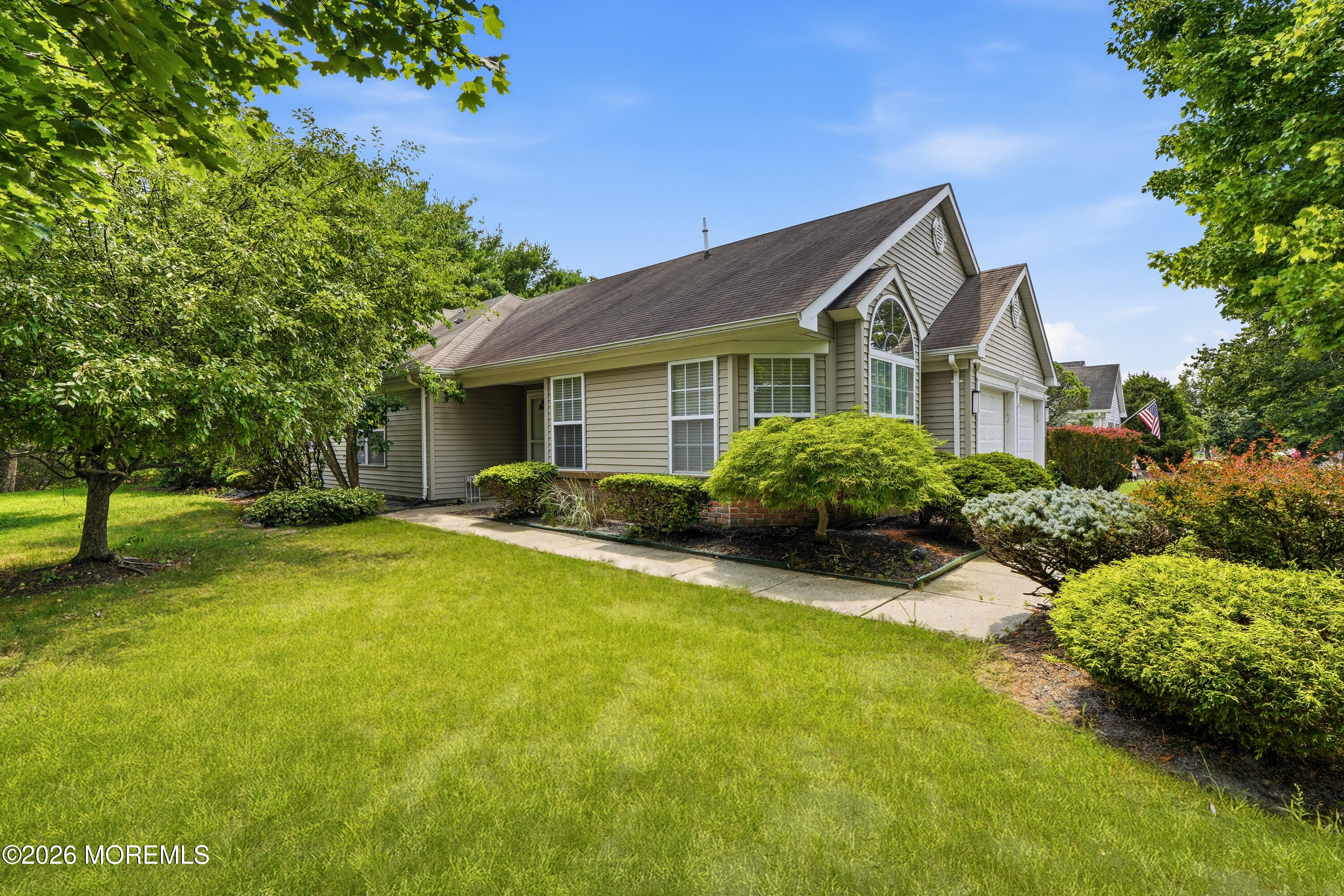 39 Valley Stream Lane Lakewood NJ 08701