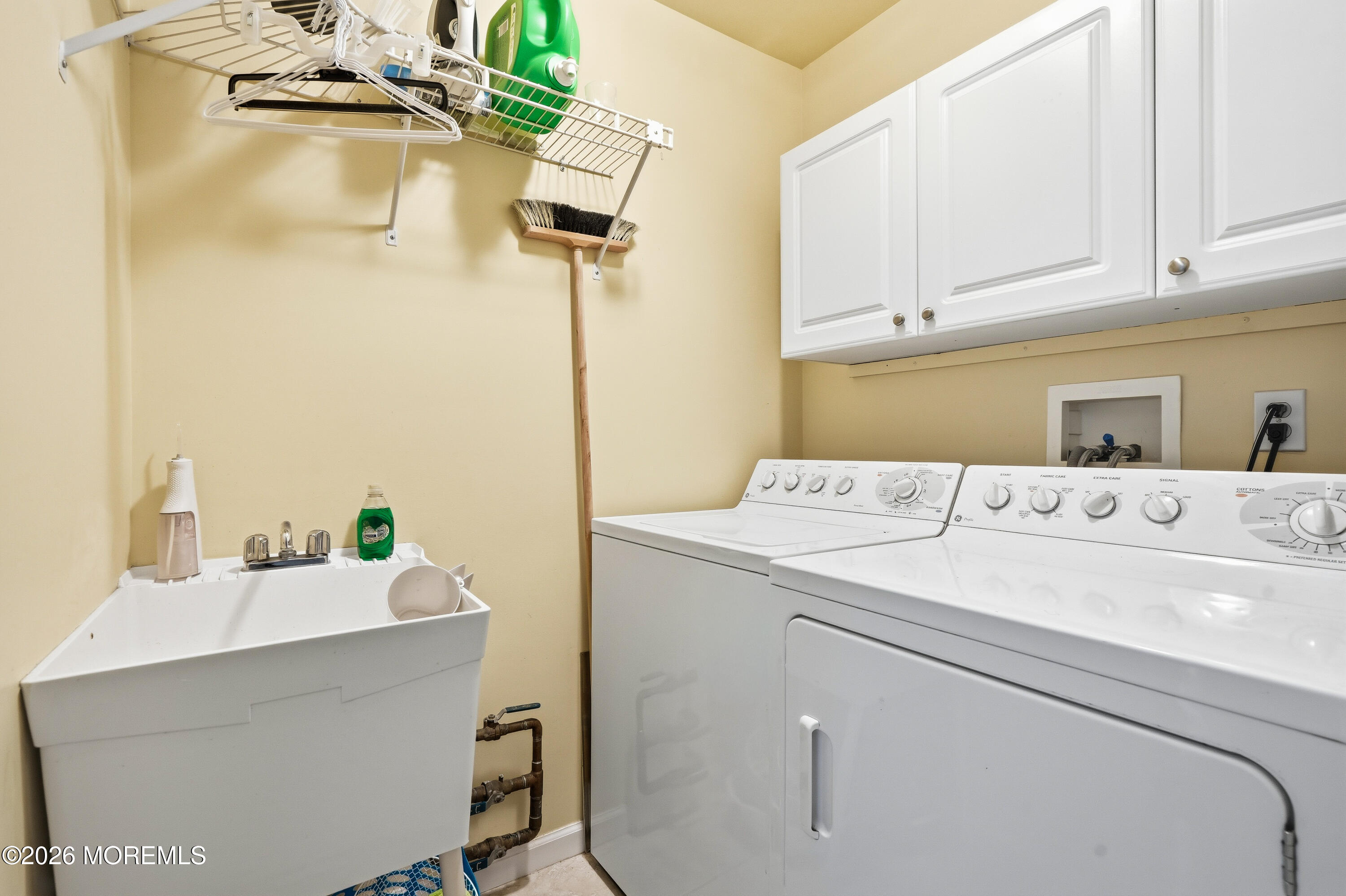 39 Valley Stream Lane Lakewood NJ 08701