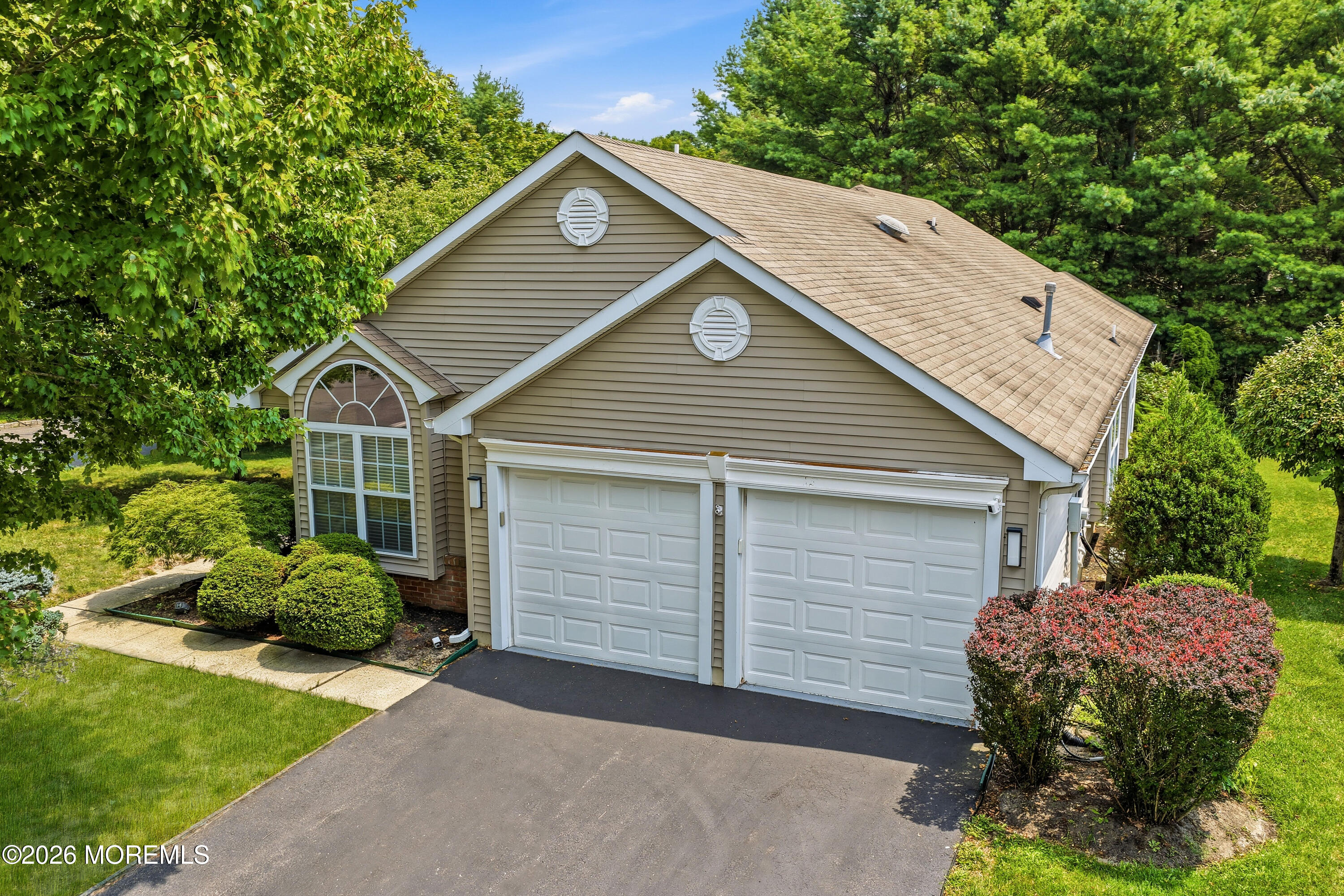 39 Valley Stream Lane Lakewood NJ 08701