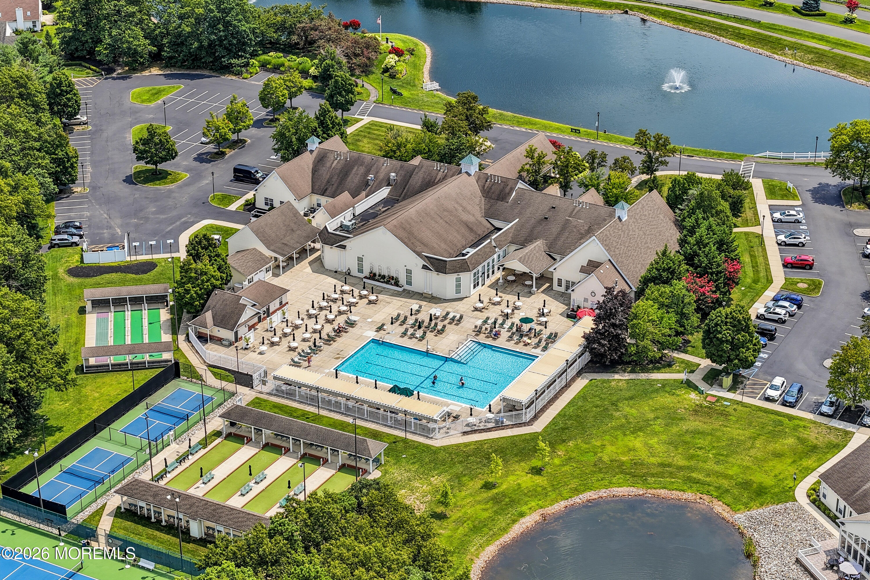39 Valley Stream Lane Lakewood NJ 08701