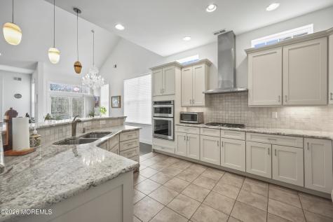 188 Campbell Court Shrewsbury Boro NJ 07702