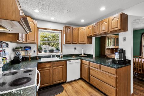 31 W Shore Drive Southampton NJ 08088