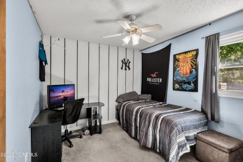 31 W Shore Drive Southampton NJ 08088