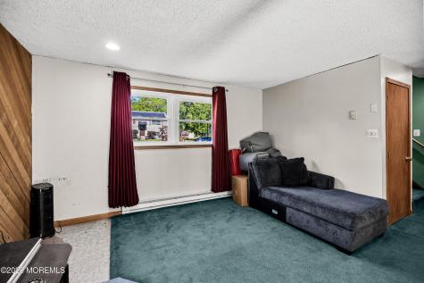 31 W Shore Drive Southampton NJ 08088