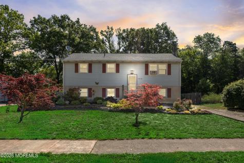 31 W Shore Drive Southampton NJ 08088