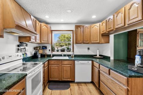 31 W Shore Drive Southampton NJ 08088