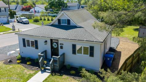 310 East Road Belford NJ 07718