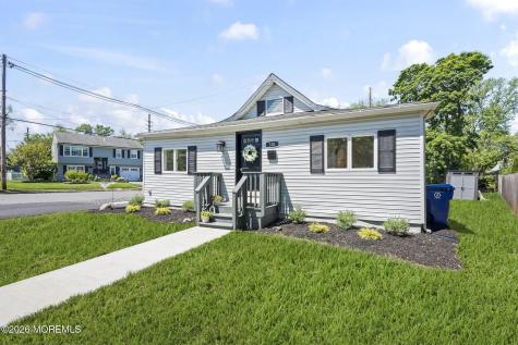 310 East Road Belford NJ 07718