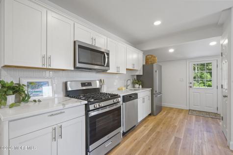 310 East Road Belford NJ 07718