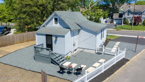 310 East Road Belford NJ 07718