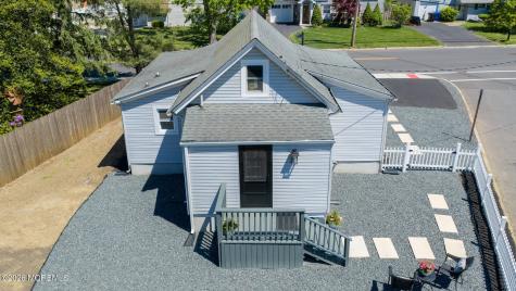 310 East Road Belford NJ 07718