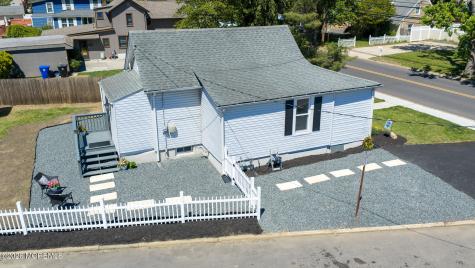 310 East Road Belford NJ 07718