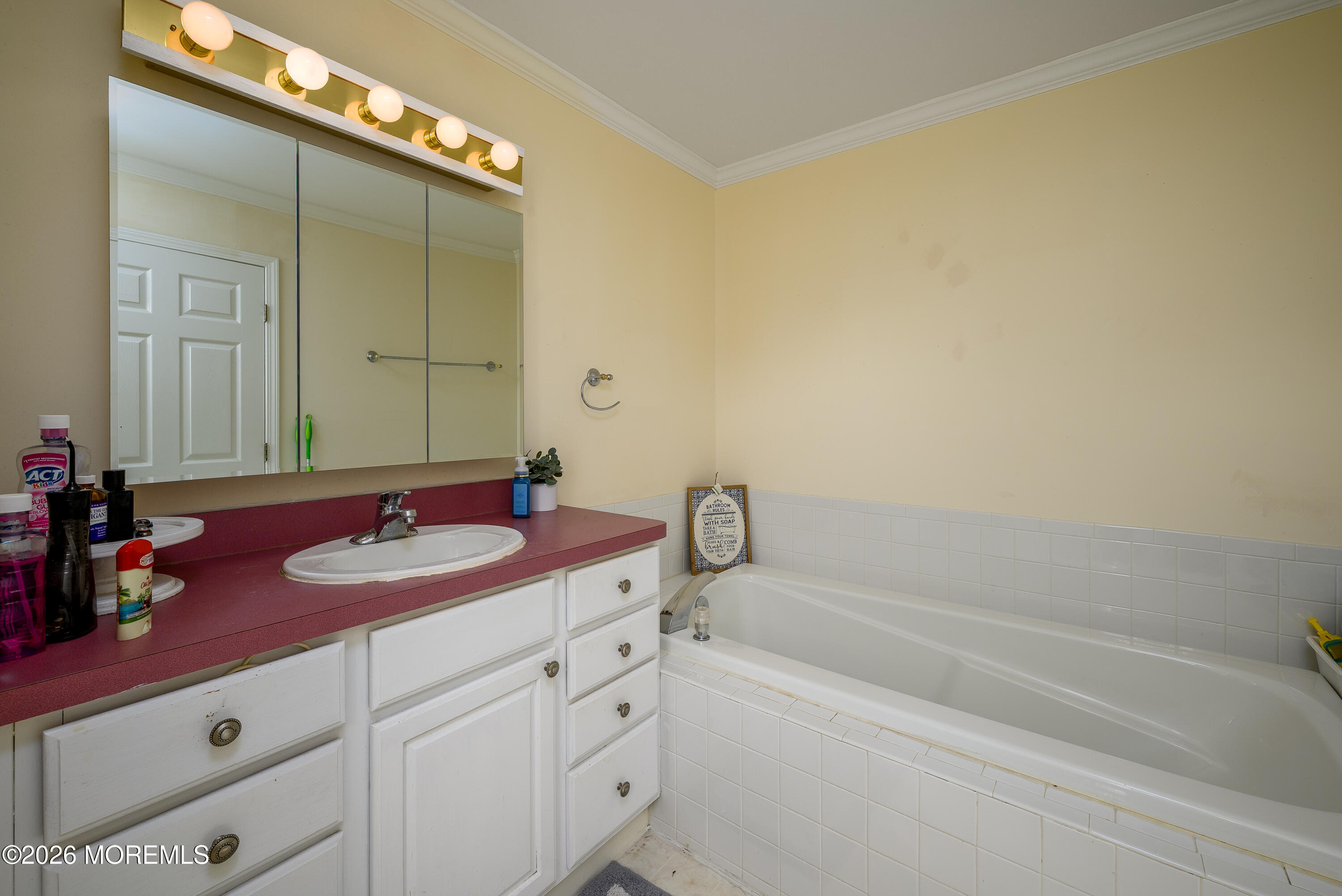 5 Hunters Green Court Howell NJ 07731