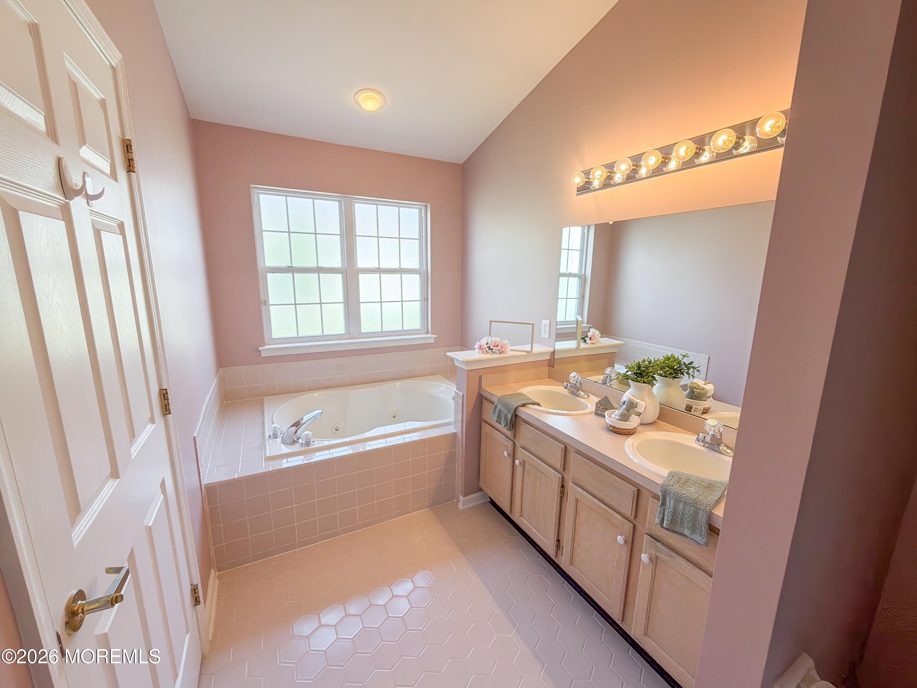 18 Eaton Court Jackson NJ 08527