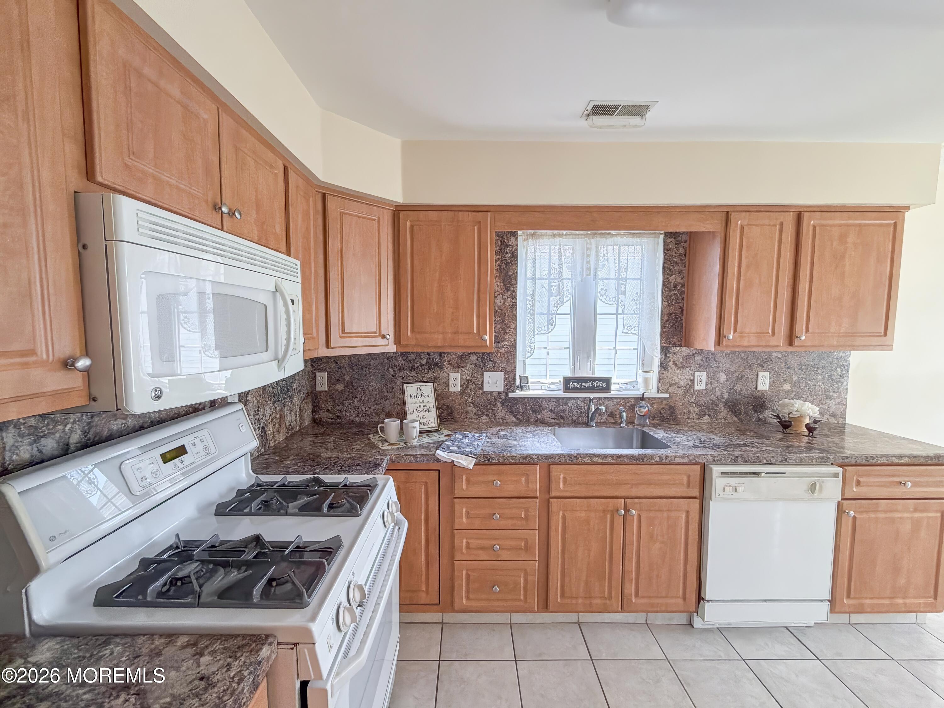 18 Eaton Court Jackson NJ 08527