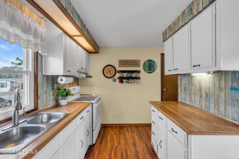 44 Nancy Lane Barnegat NJ 08005